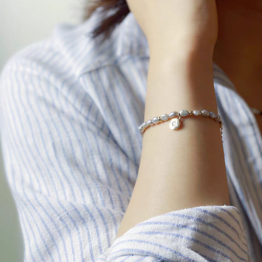 Pristine pearl bracelet