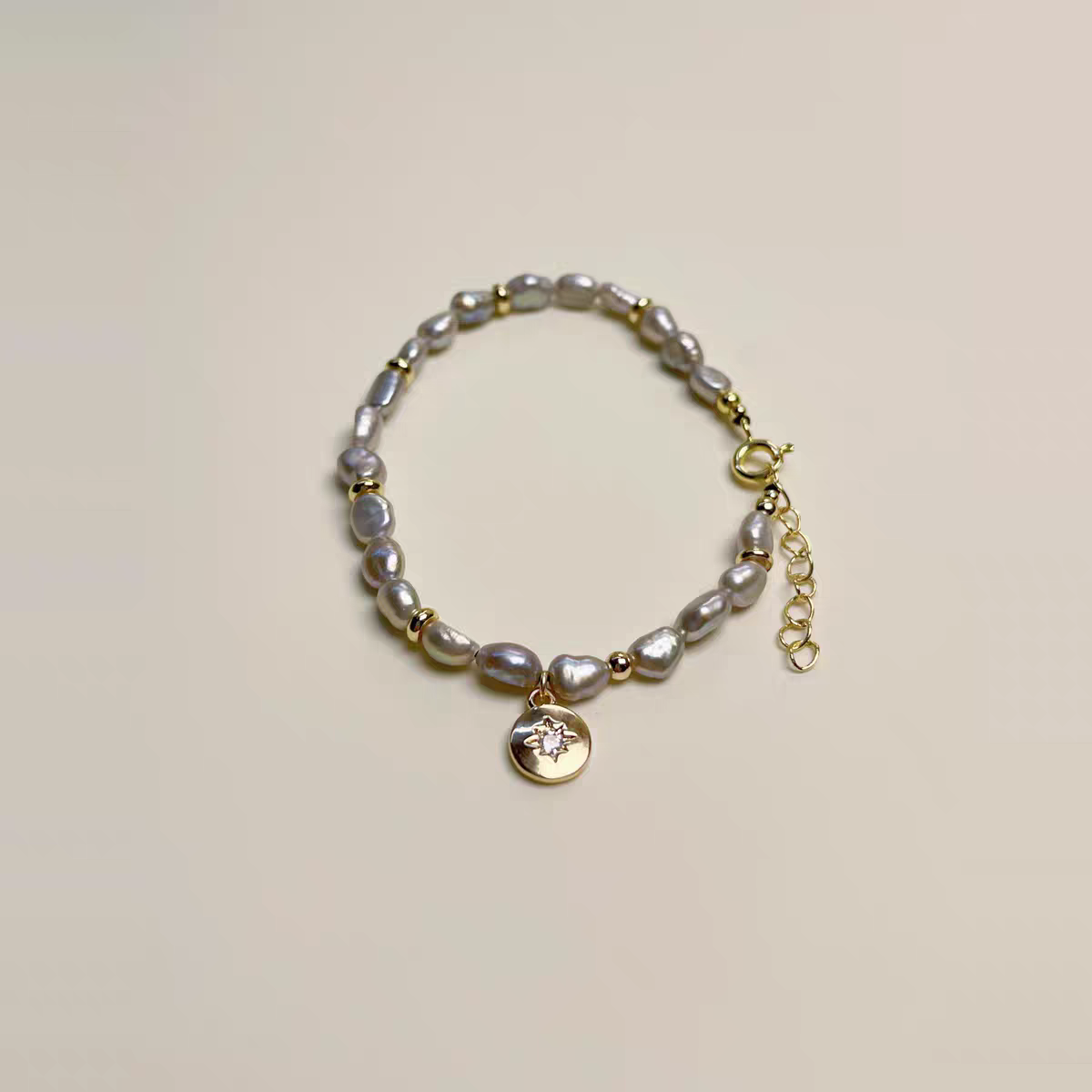 Pristine pearl bracelet