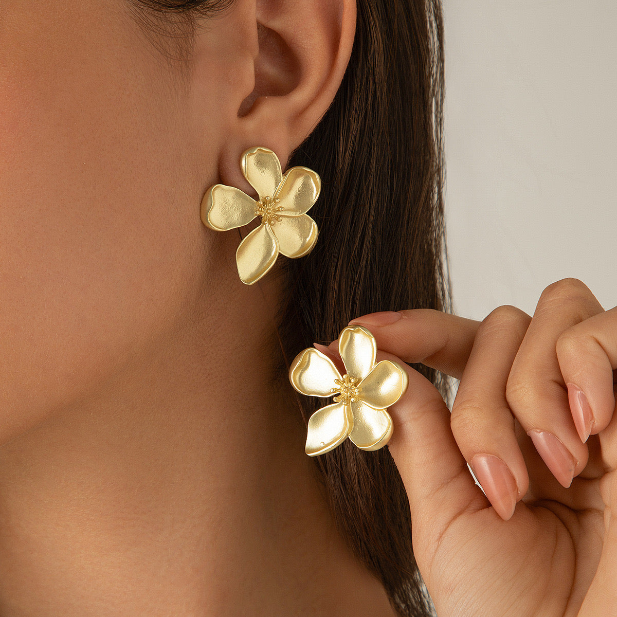 Madagascar Periwinkle Hypoallergenic Anti-Tarnish Stud Earring