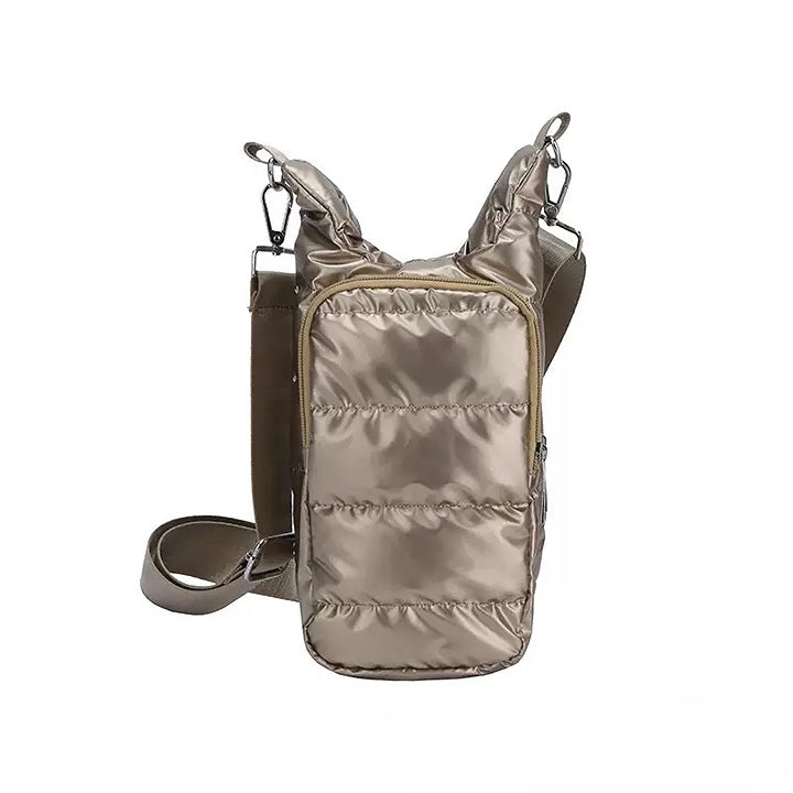 The Voyager Puffer Sling™ Premium Insulated Bottle Carrier Bag – Quilted Water Bottle Sling with Adjustable Shoulder Strap, Lightweight Puffer Bottle Holder, Drawstring Closure & Front Pocket for Travel, Office, Gym & Everyday Use