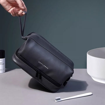 GENTLEMAN's large capacity toiletry bag