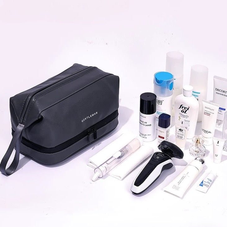 GENTLEMAN's large capacity toiletry bag