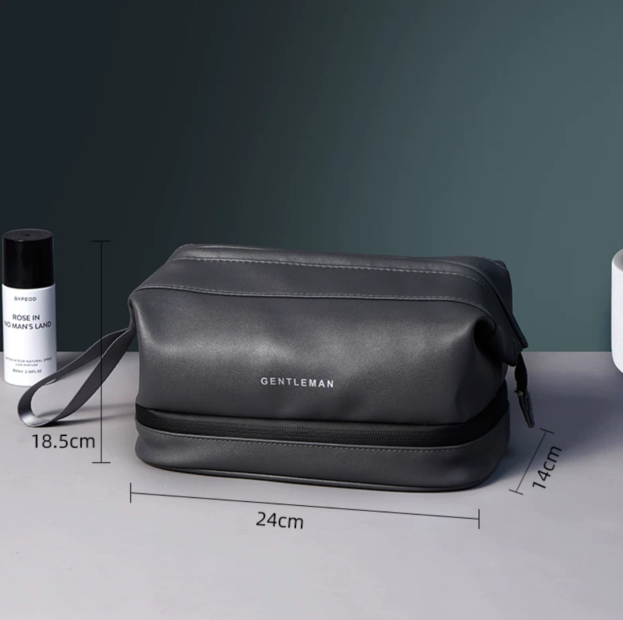 GENTLEMAN's large capacity toiletry bag