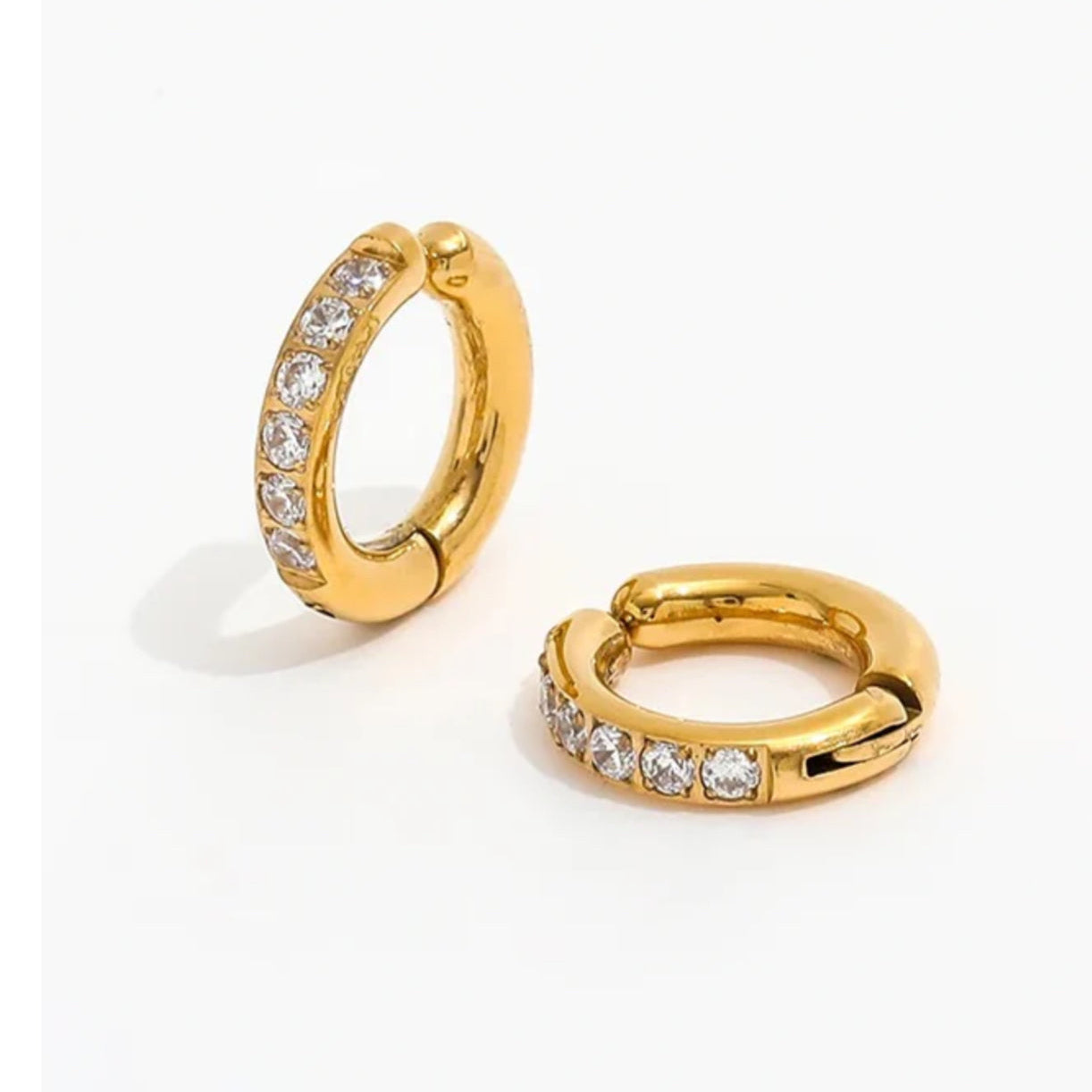 Diamond anti-tarnish hypoallergenic earcuff